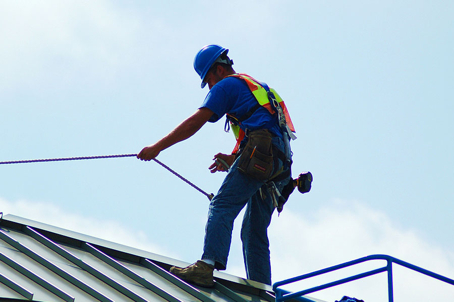 How to Select Roofing Contractors Before Emergencies